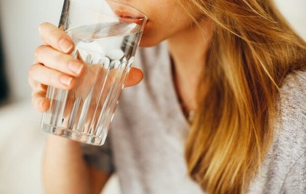 Tanda-tanda Kamu Sudah Minum Air Terlalu Banyak, Ini Tidak Baik Loh