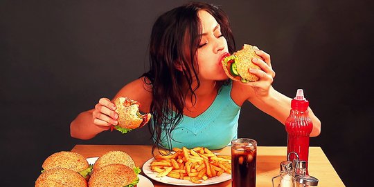 Dampak Buruk Makan Terlalu Cepat Bagi Kesehatan